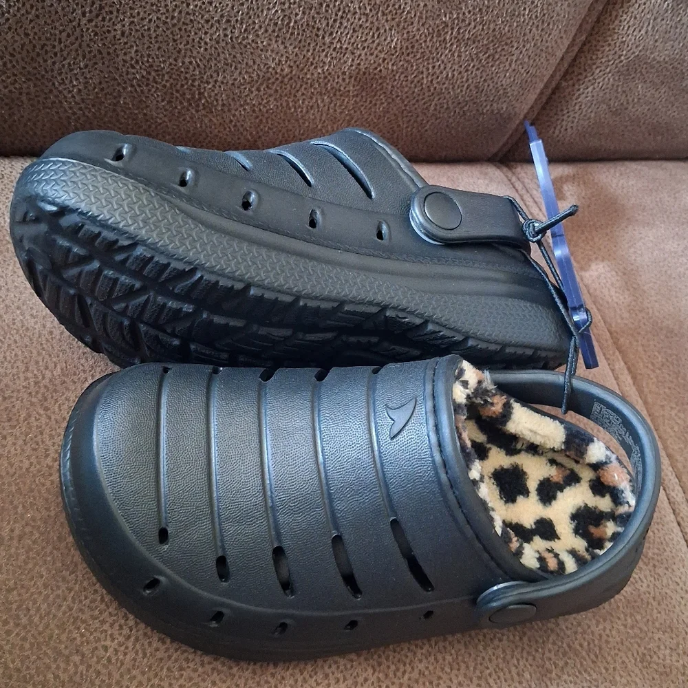 Rugged Shark Kids' Black Cozy-Lined Clog Shoes Size 8